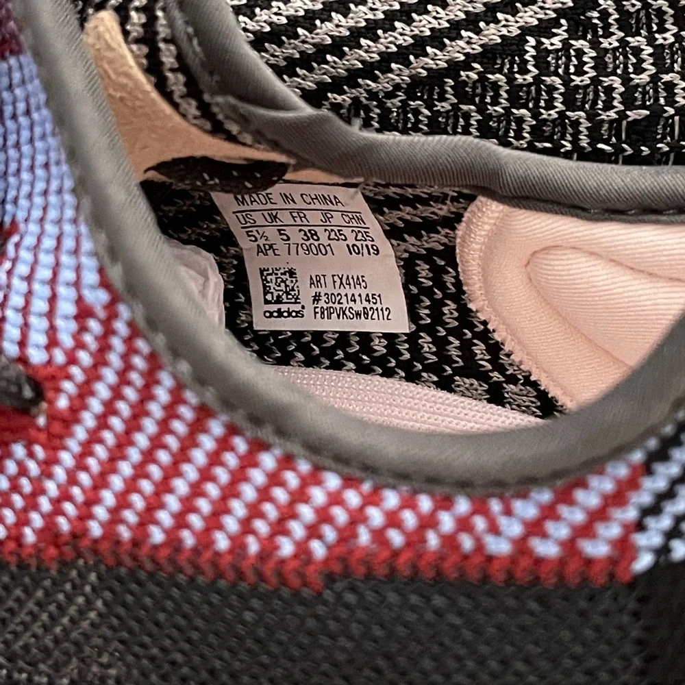 🤍SOLD🤍 Yeezy Boost 350 V2 Yecheil Reflective - Picture 8 of 8